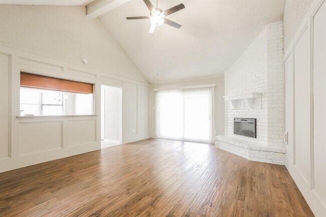 Building Photo - 15715 4 Leaf Dr