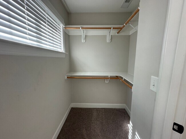 Building Photo - 4BED / 2.5BATH BEAUTIFUL HOME IN ANDERSON ...