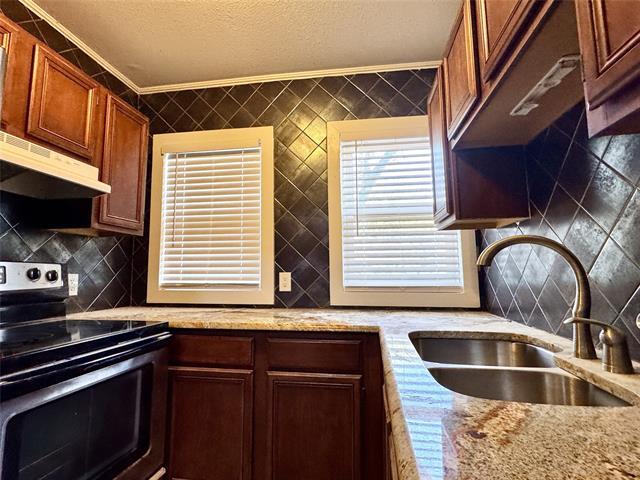 Building Photo - 6006 Worth St