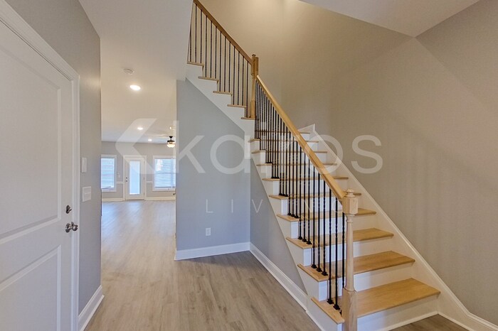 Building Photo - 3717 Oak Leaf Wy