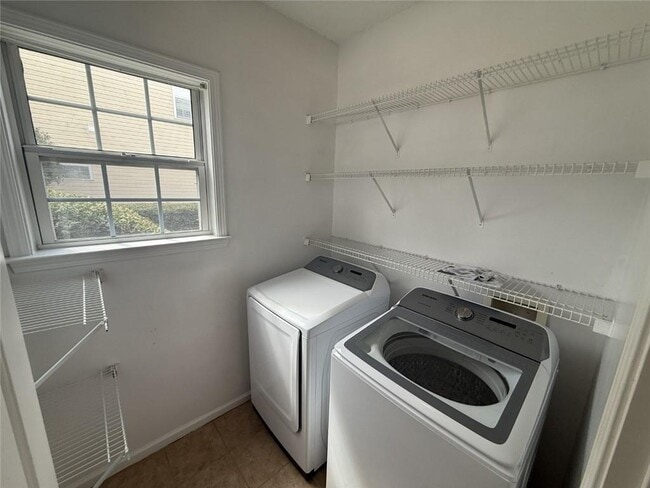 Building Photo - 10965 Wittenridge Dr