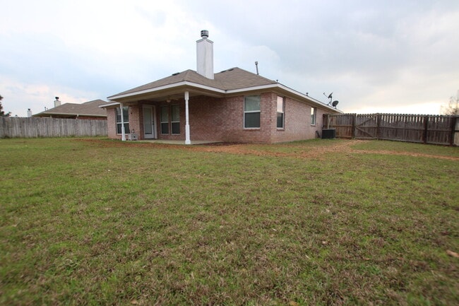 Building Photo - Lease Takeover Opportunity Available! 3 Bedroom Home in Flint!