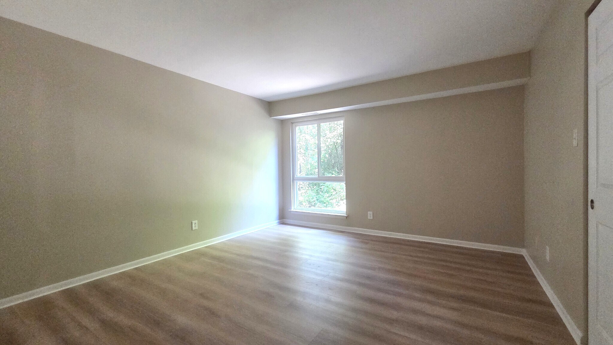 Building Photo - 705 Meadowbrook Dr