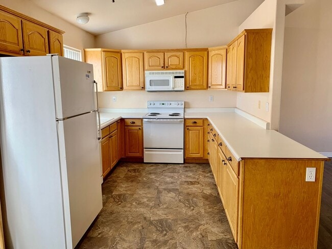 Building Photo - Affordable 2-BR Condo is Centrally Located