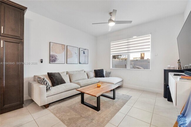 Building Photo - 1827 Sandpiper Pointe Pl