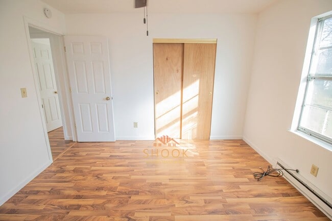 Building Photo - 3 BR HOME ON SOUTHSIDE