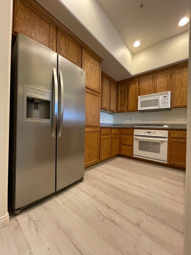 Building Photo - Coming Soon-2 Bedroom Unit in Manhattan Guard Gated Community!