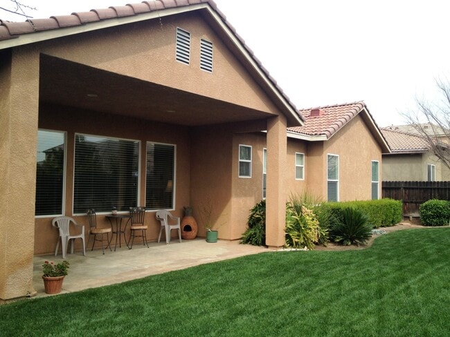 Building Photo - Immaculate Home off of Shepherd & Locan