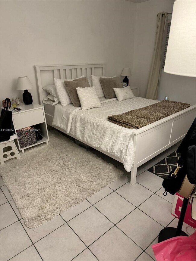 Building Photo - 130 Mendoza Ave