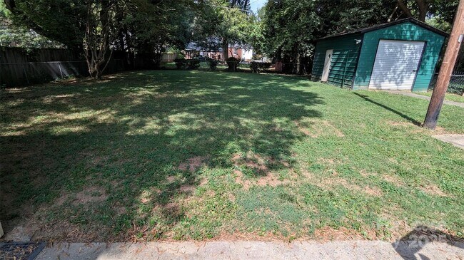 Building Photo - 1507 Woodland Dr