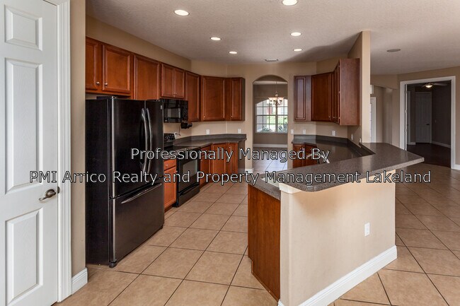 Building Photo - 3960 Sunset Lake Dr
