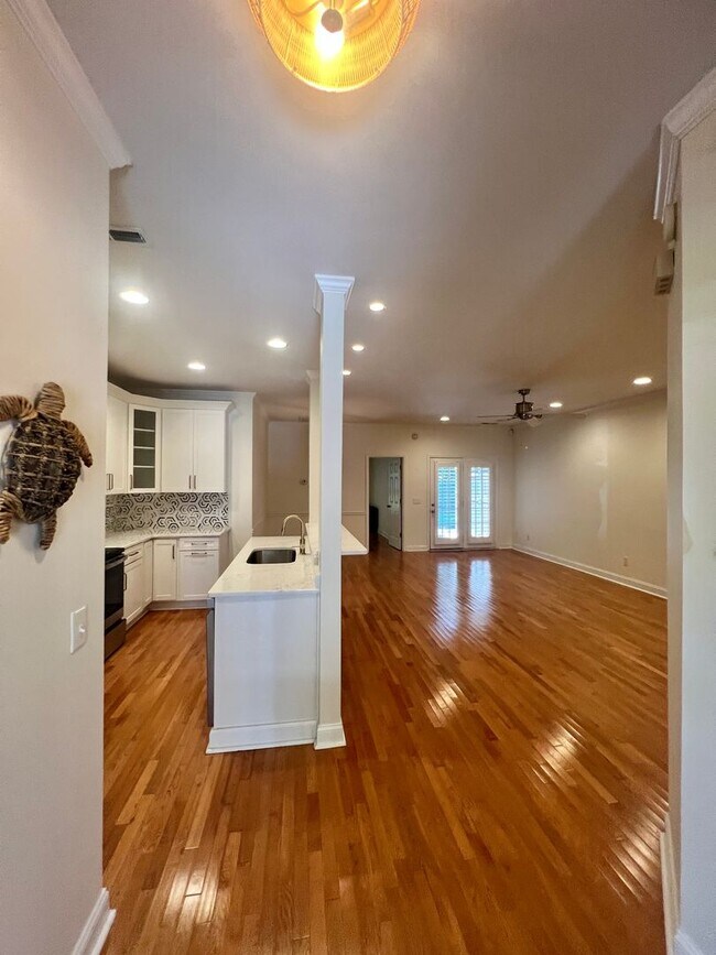 Building Photo - 1600 Sturdivant Dr