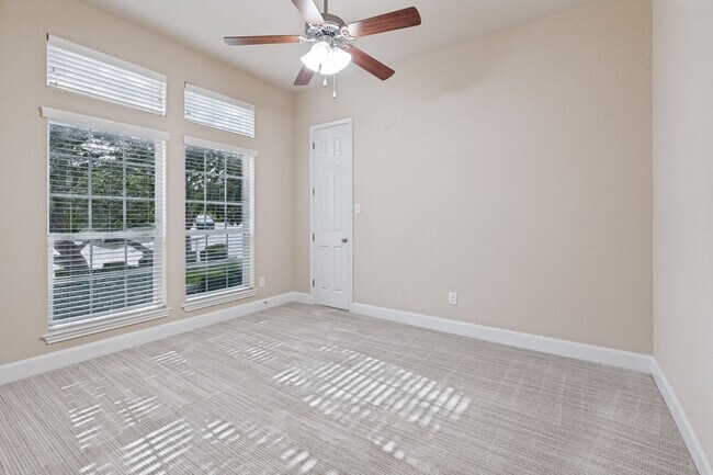 Building Photo - 23214 Crest View Way