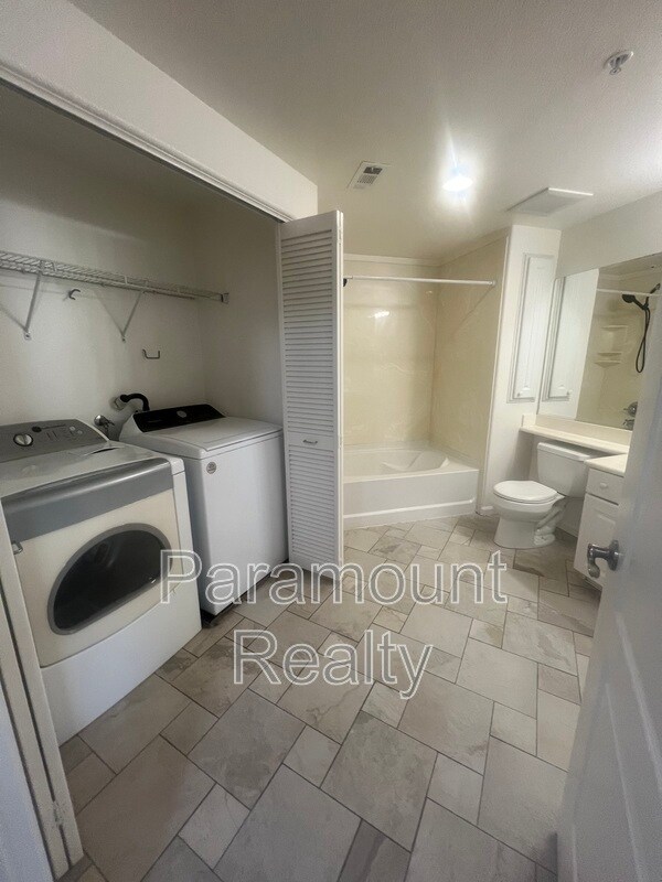 Building Photo - 700 S Abel St