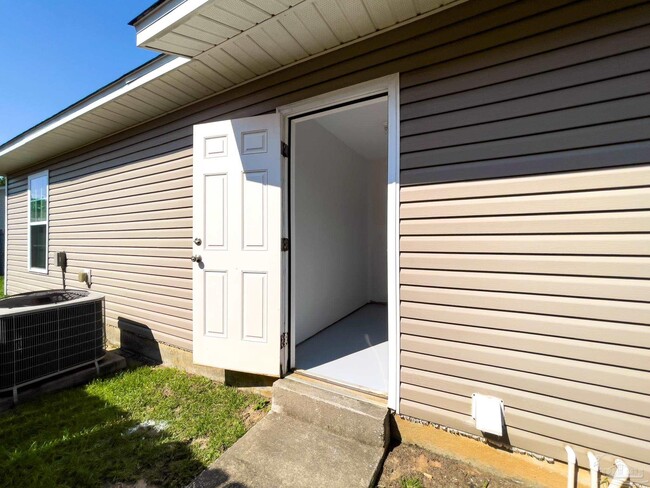 Building Photo - 8921 Camshire Cir