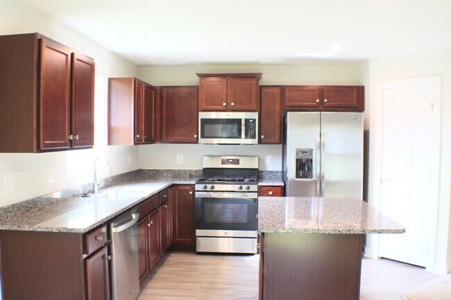 Building Photo - 109 S Peak Dr