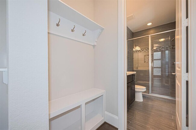 Building Photo - 11007 Acorn Falls Dr