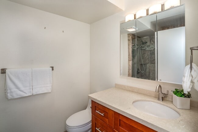 Building Photo - Furnished Condo at Kihei Shores, 2 Bed / 2...