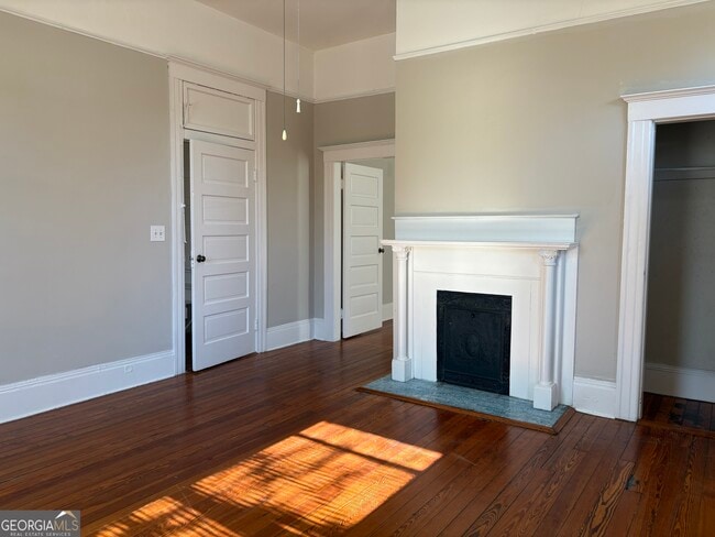 Building Photo - 836 E Henry St