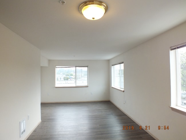 Building Photo - 12549 28th Ave NE