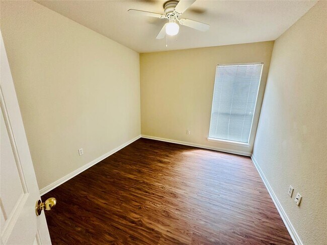 Building Photo - 6514 Clairmont Dr