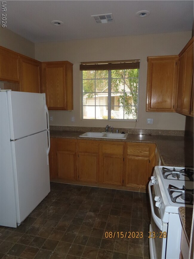 Building Photo - 1561 Tillman Falls Ave