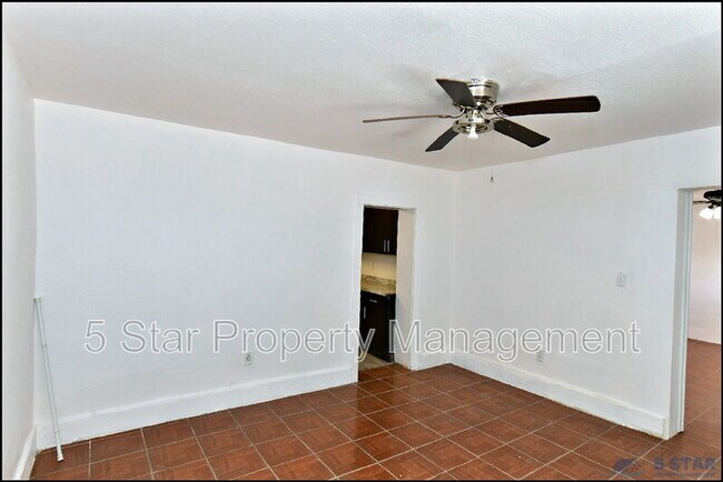 Building Photo - 1910A Olive Ave !!