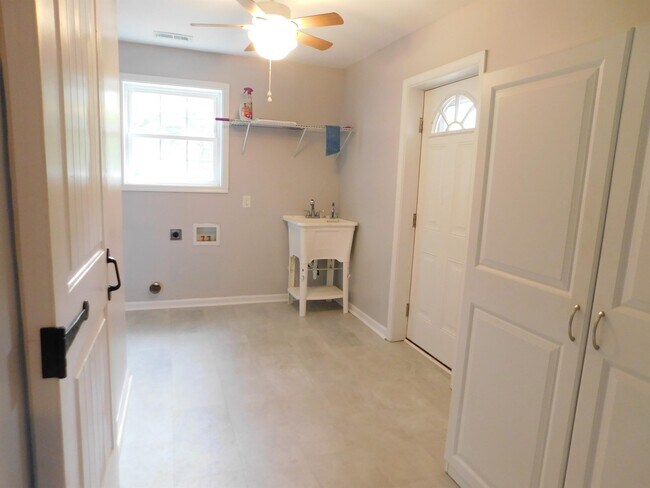Building Photo - 13940 Ramblewood Dr