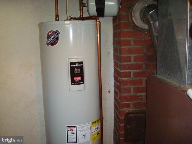 Building Photo - 605 Norway Rd