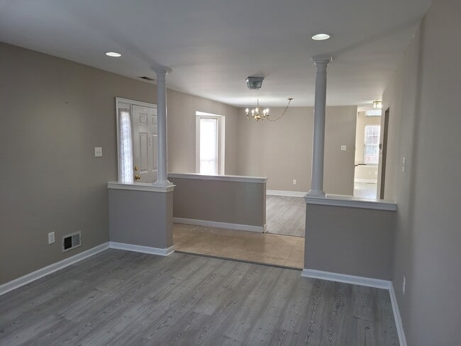 Building Photo - 512 Pimlico Way