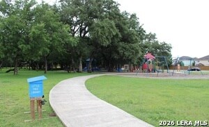 Building Photo - 11838 Twin Oaks Path