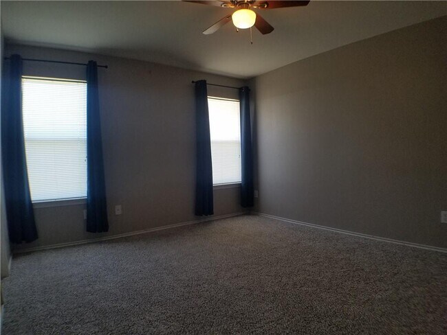 Building Photo - 2488 Green Meadows Ln