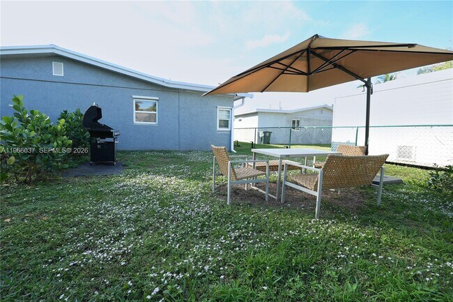 Building Photo - 742 Granada St