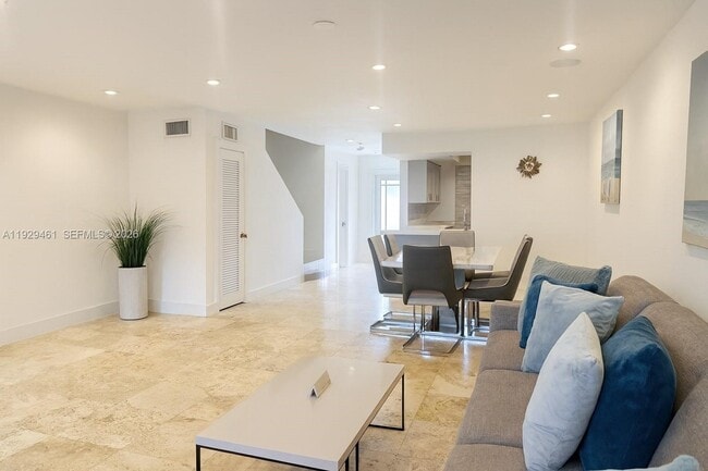 Building Photo - 1987 NE 123rd St