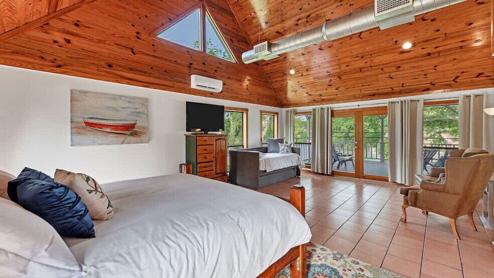 Building Photo - 302 Shangrila Ln