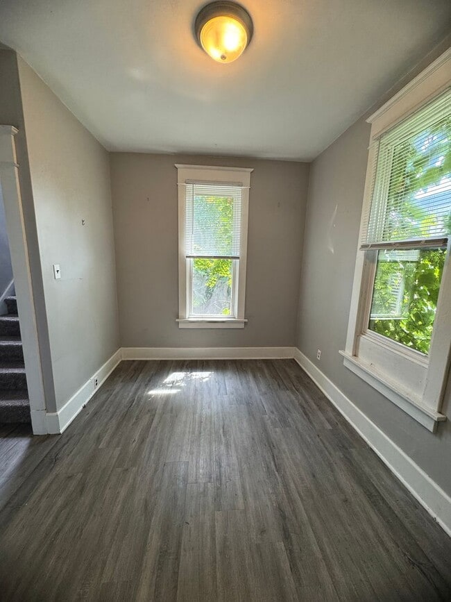 Building Photo - 4 bedroom 1 bath Home in Davenport