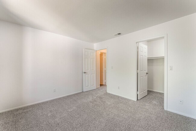 Building Photo - 7300 W Pirates Cove Rd