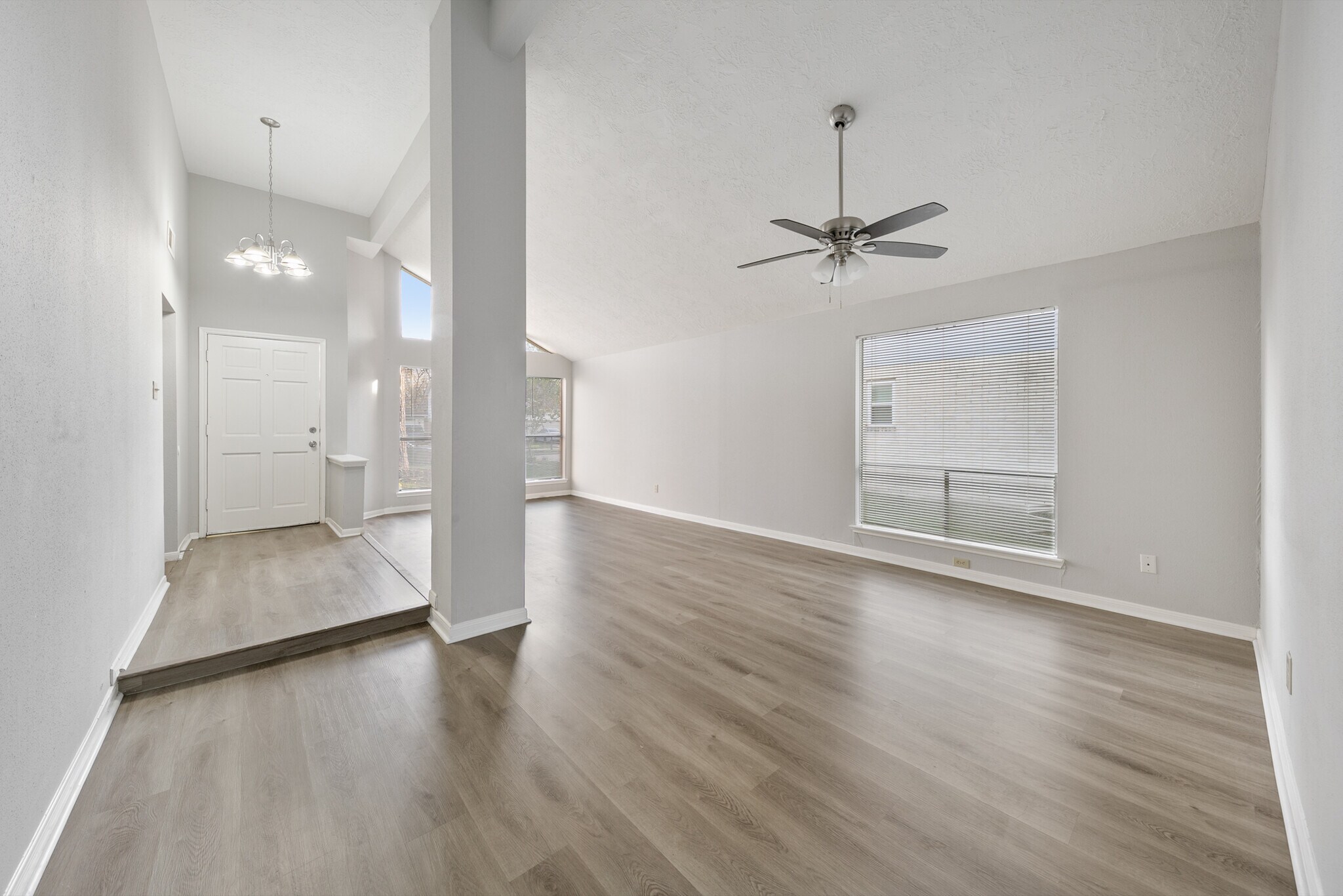 Building Photo - 10530 Rippling Fields Dr