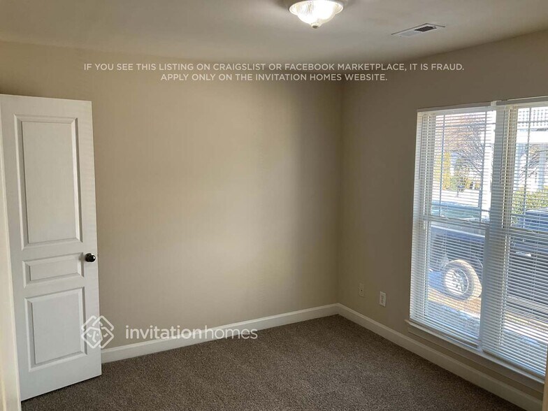 Building Photo - 1807 Chantilly Ln