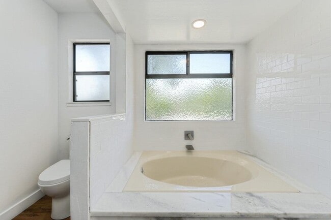 Building Photo - 23986 Oakmont Way