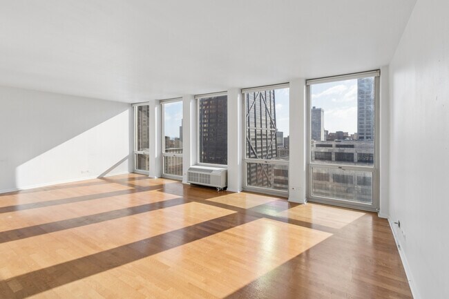 Building Photo - 111 E Chestnut St