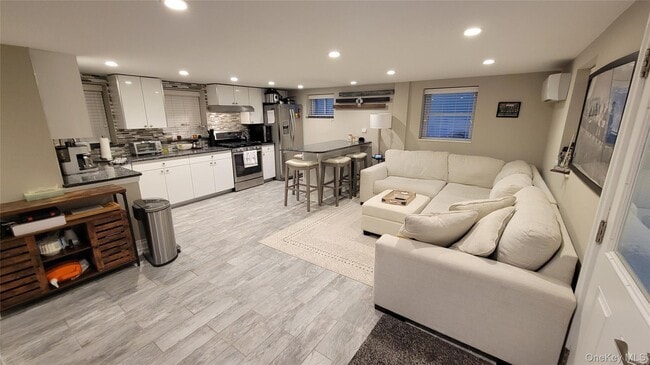 Building Photo - 85 Mohawk Ave