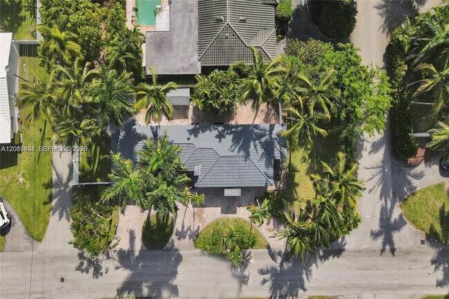 Building Photo - 707 N 13th Ave