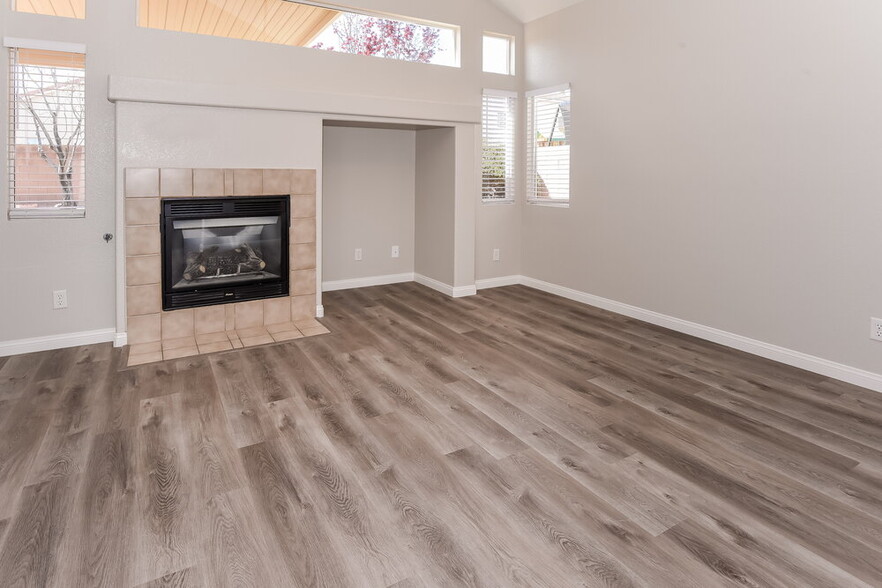 Building Photo - 6033 Highland Gardens Dr