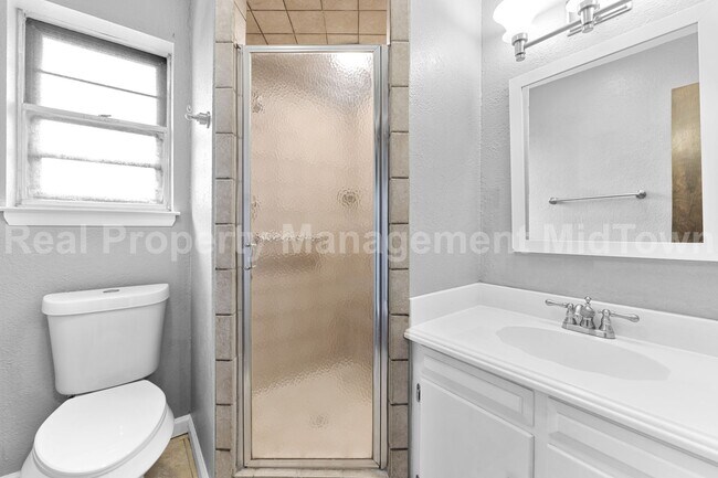 Building Photo - 2907 Ashbury Dr