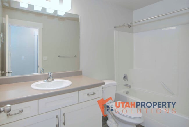 Building Photo - 4963 W Sarasota Ln