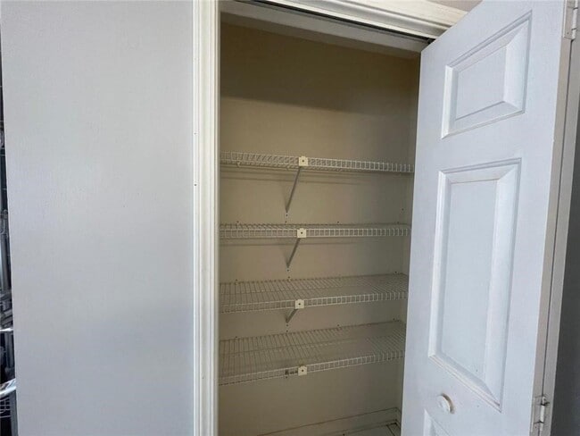 Building Photo - 156 Plantation Trce