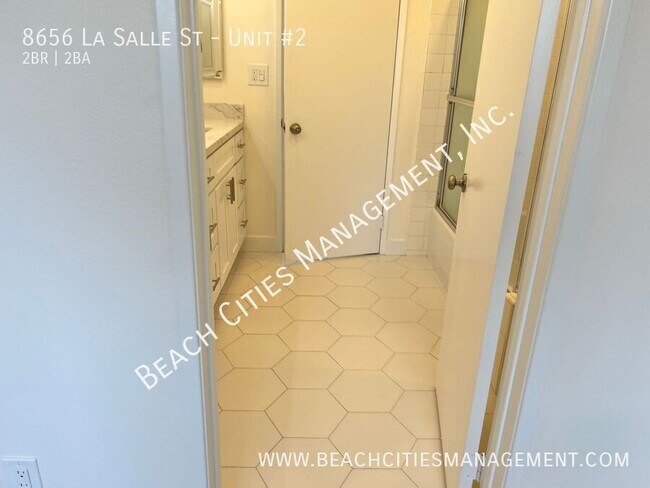 Building Photo - 8656 La Salle St