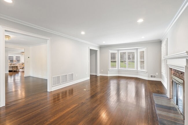 Building Photo - 20 Rustic Terrace