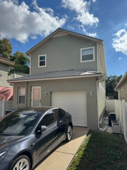 Building Photo - 2117 W Spruce St